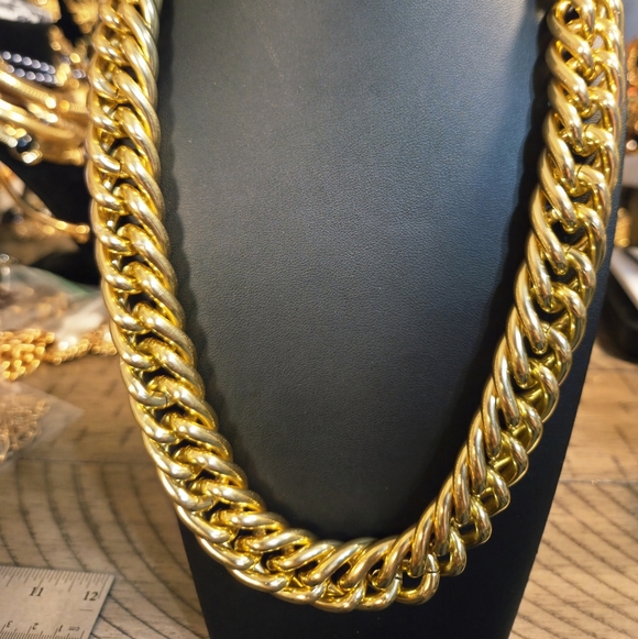 VGT MASSIVE ANNE KLEIN GOLD TONE RUNWAY STATEMENT 30" NECKLACE - Picture 2 of 2